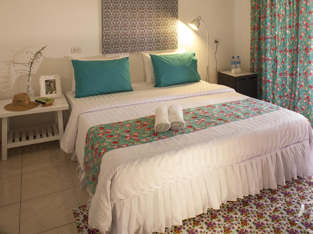 Les Fleurs House Bed & Breakfast Khao Lak Bilik gambar